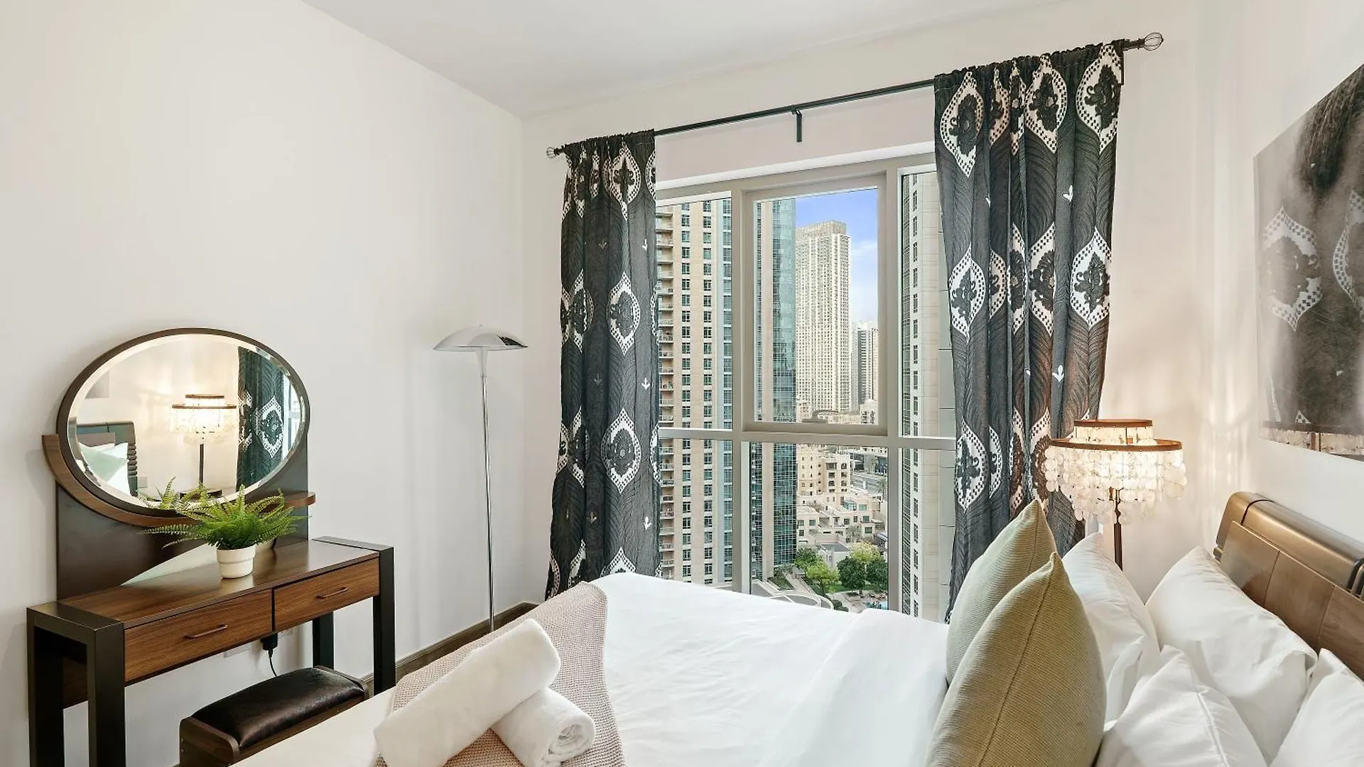 2Br In Downtown With Burj Khalifa & Fountain Views Lägenhet Dubai 0*,